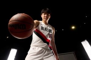 比卢普斯：NBA的节奏很快 杨瀚森需要适应我们比赛的速度