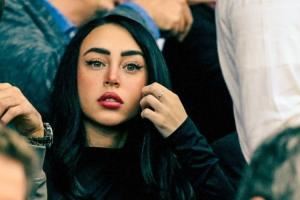 心系男友❤️‍🔥亚马尔本场比赛伤愈复出，其女友在看台上观战